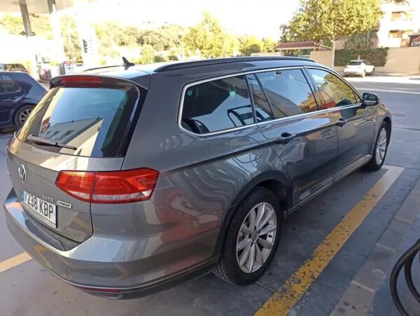2017 Volkswagen Passat Variant 2.0TDI Advance - Image 2