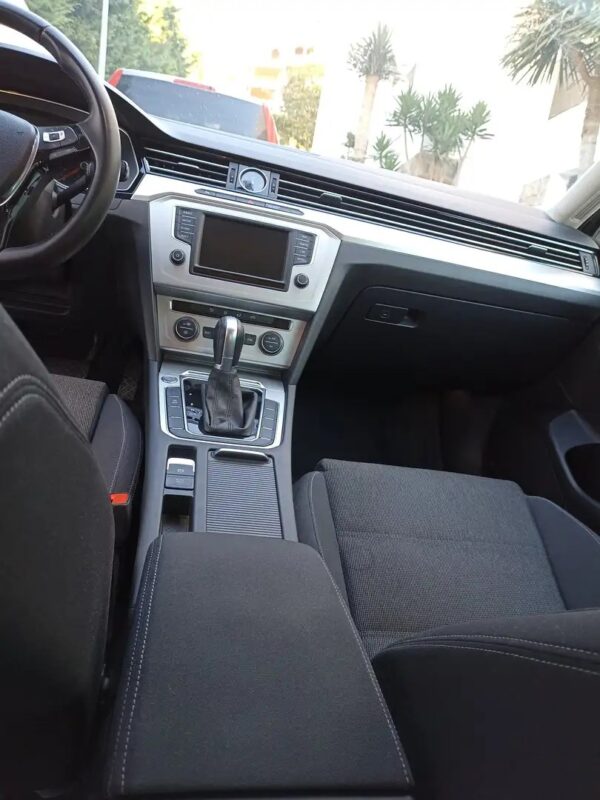 2017 Volkswagen Passat Variant 2.0TDI Advance - Image 3