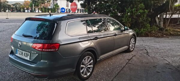 2017 Volkswagen Passat Variant 2.0TDI Advance - Image 10