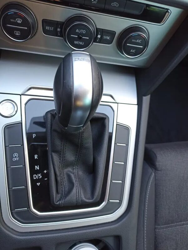 2017 Volkswagen Passat Variant 2.0TDI Advance - Image 5