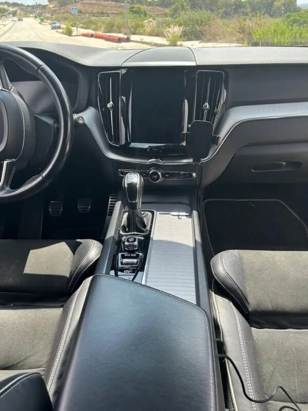 2018 Volvo XC60 R Design - Image 8