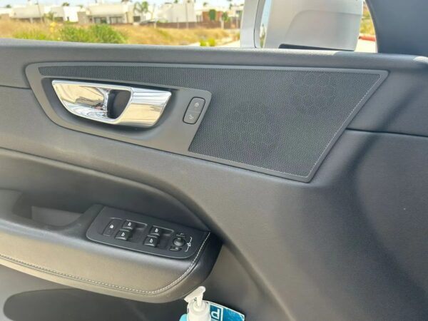 2018 Volvo XC60 R Design - Image 5