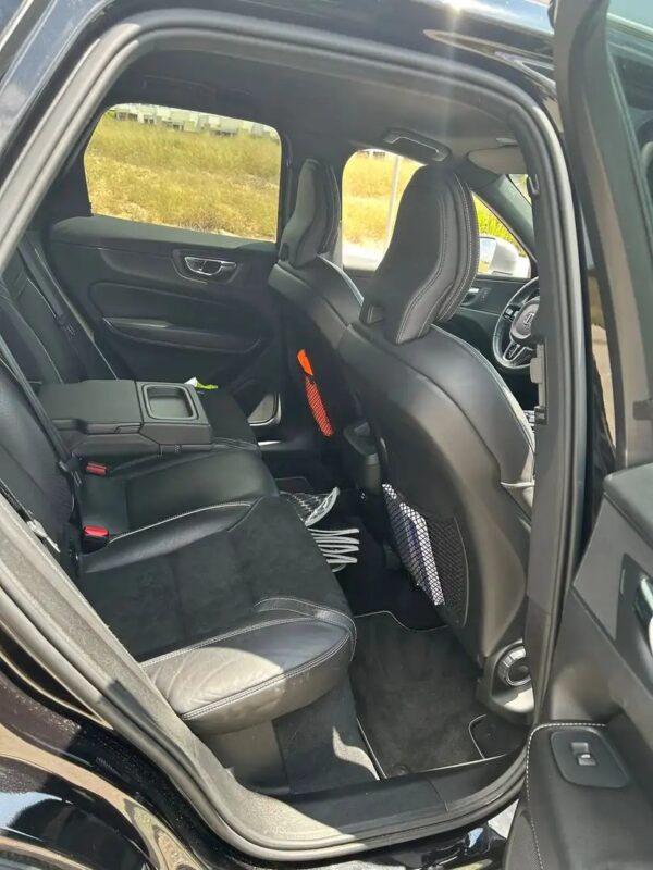 2018 Volvo XC60 R Design - Image 4