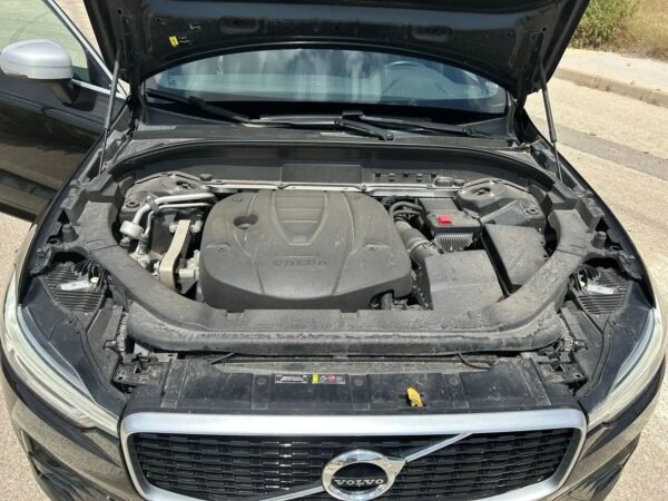 2018 Volvo XC60 R Design - Image 12