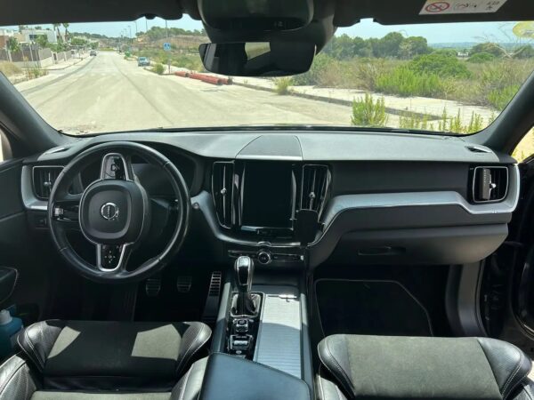 2018 Volvo XC60 R Design - Image 16