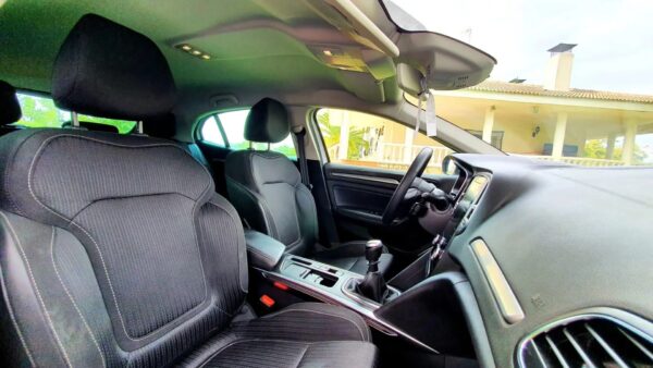2020 Renault Mégane 1.5dCi Blue Zen EDC 85kW - Image 9