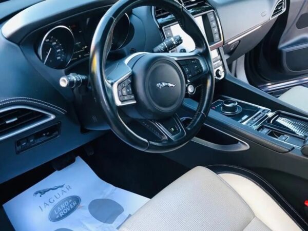 2017 Jaguar F-Pace 2.0i4D R-Sport Aut. AWD 180 - Image 5
