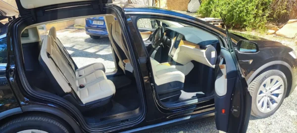 2019 Tesla Model X Long Range AWD - Image 9