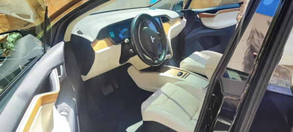 2019 Tesla Model X Long Range AWD - Image 14