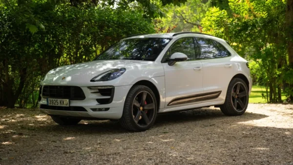 2017 Porsche Macan GTS - Image 3