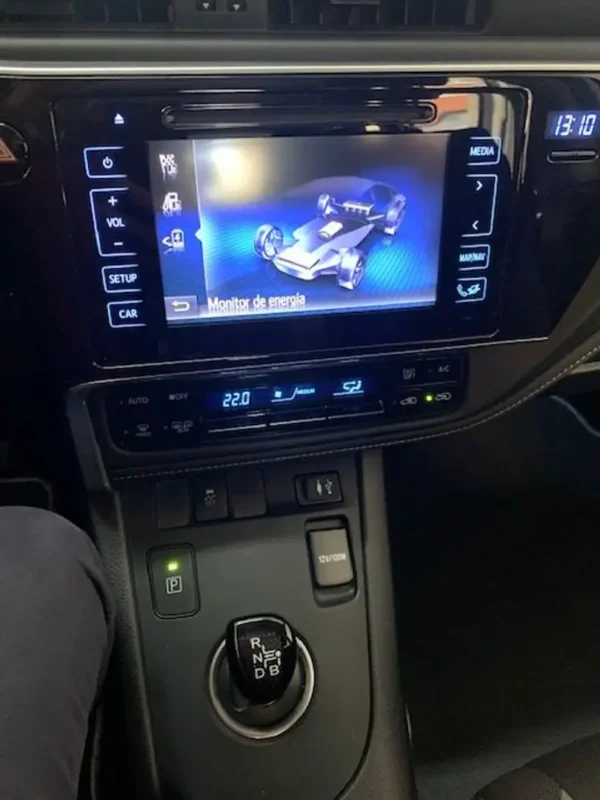 2018 Toyota Auris Hybrid 140H Advance - Image 8