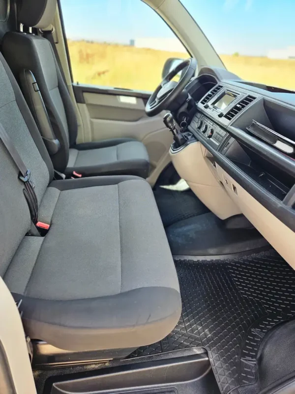 2015 Volkswagen Transporter Furgón - Image 11