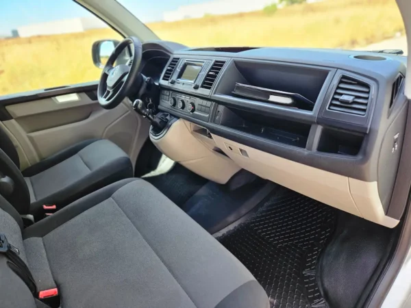 2015 Volkswagen Transporter Furgón - Image 12