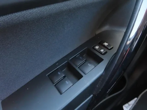 2018 Toyota Auris Hybrid 140H Advance - Image 12