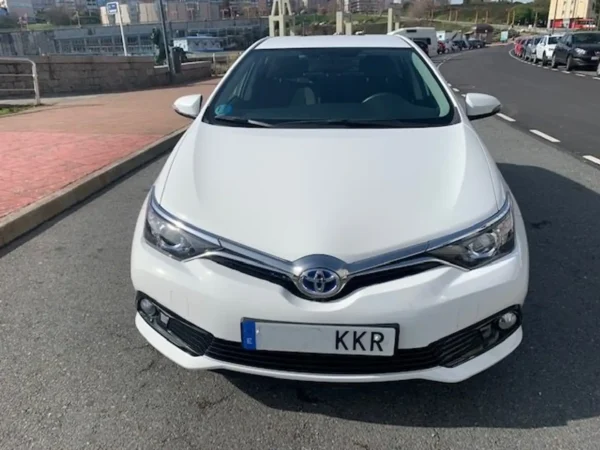 2018 Toyota Auris Hybrid 140H Advance - Image 2