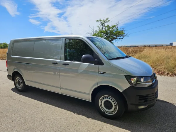 2015 Volkswagen Transporter Furgón - Image 2