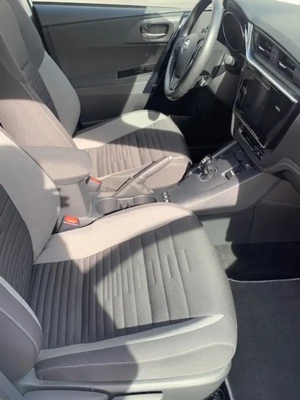 2018 Toyota Auris Hybrid 140H Advance - Image 5