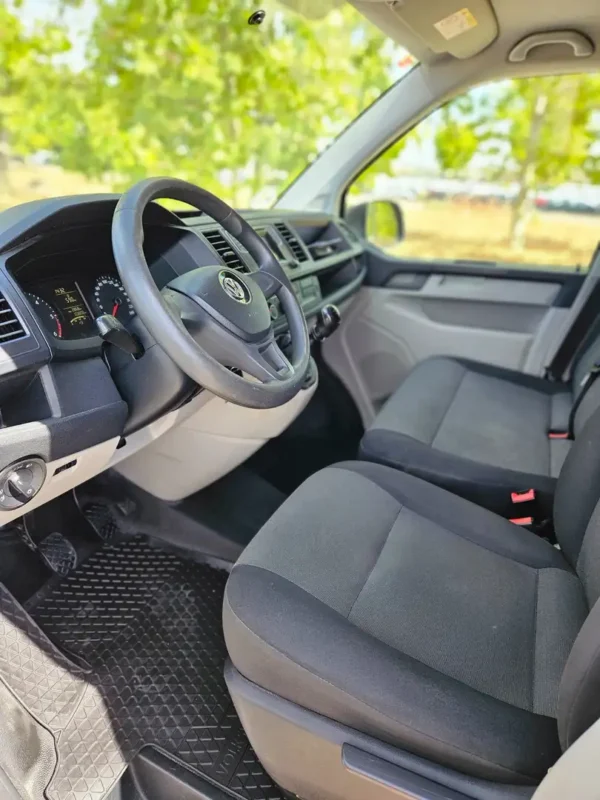 2015 Volkswagen Transporter Furgón - Image 10