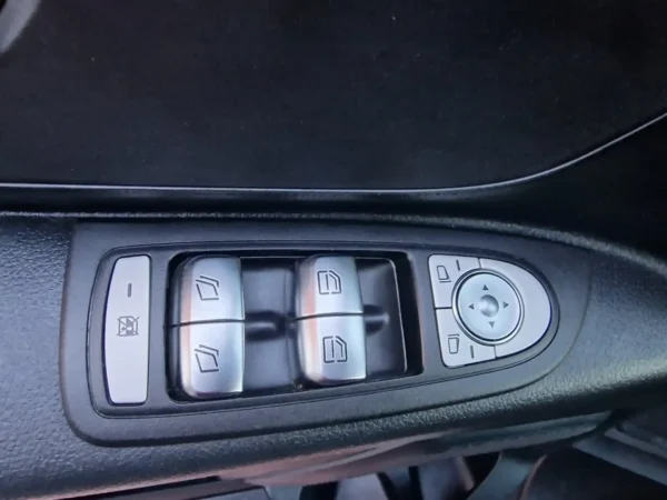 2020 Mercedes-Benz Vito Mixto 114CDI Compacta 9G-Tronic - Image 18