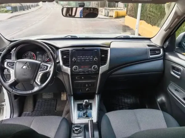 2019 Mitsubishi L200 2.5Did 150cv Automático diesel - Image 4