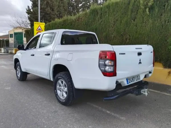 2019 Mitsubishi L200 2.5Did 150cv Automático diesel - Image 2