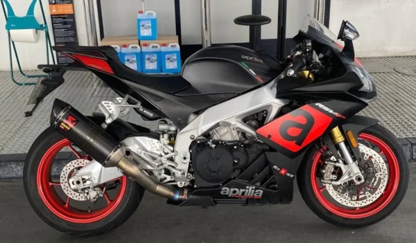 2017 Aprilia RSV4 1000 RR - Image 2