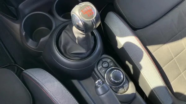 2022 MINI Cooper - Image 12