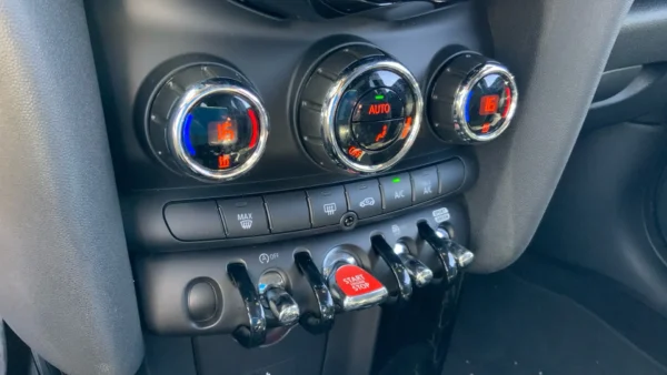 2022 MINI Cooper - Image 16