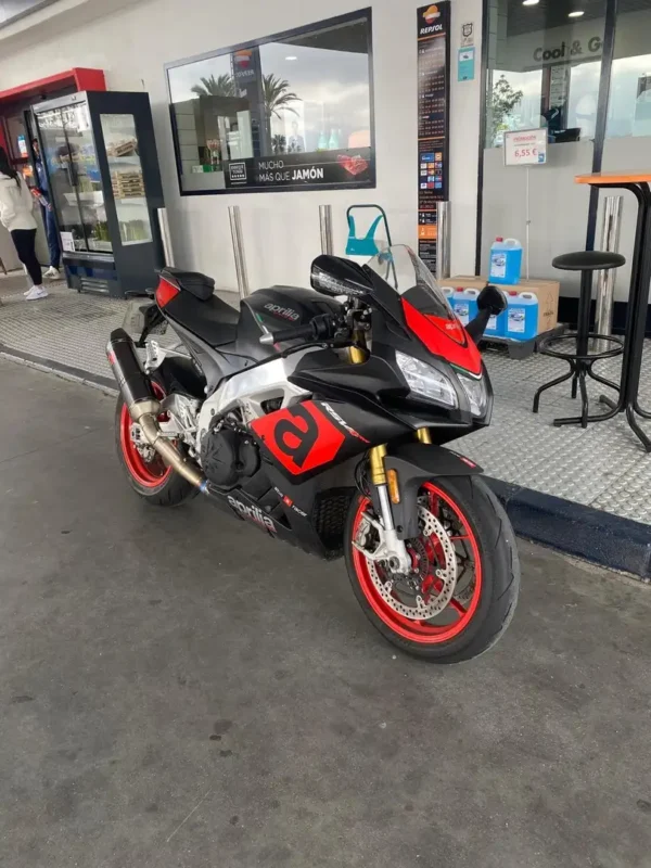2017 Aprilia RSV4 1000 RR - Image 3