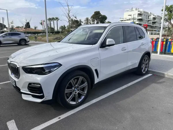 2021 BMW X5 xDrive 45e - Image 3