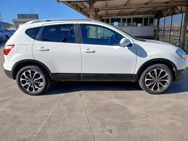 2013 Nissan Qashqai 1.6 S&S Tekna Sport 4x2 - Image 3
