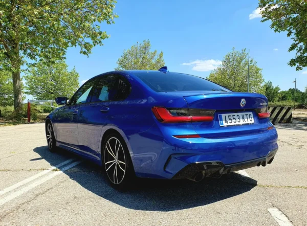 2019 BMW 330iA - Image 4