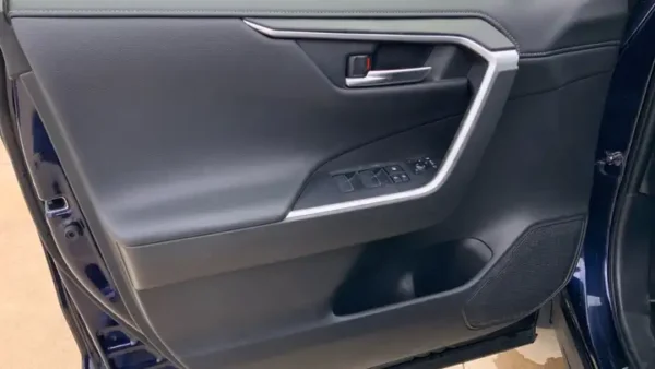 2020 Toyota RAV 4 2.5 hybrid 2WD Advance - Image 3
