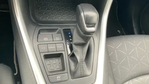 2020 Toyota RAV 4 2.5 hybrid 2WD Advance - Image 5