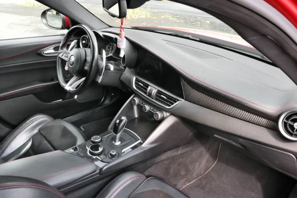 2018 Alfa Romeo Giulia 2.9 T Quadrifoglio - Image 7