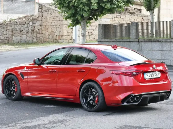 2018 Alfa Romeo Giulia 2.9 T Quadrifoglio - Image 4