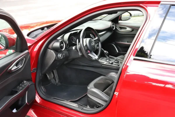2018 Alfa Romeo Giulia 2.9 T Quadrifoglio - Image 6