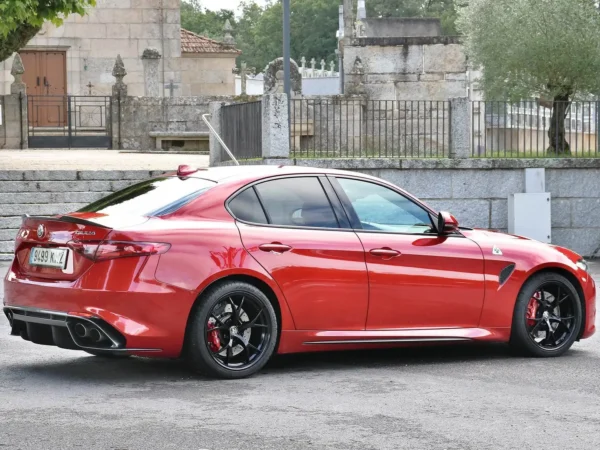 2018 Alfa Romeo Giulia 2.9 T Quadrifoglio - Image 8