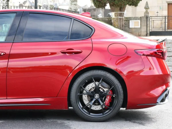 2018 Alfa Romeo Giulia 2.9 T Quadrifoglio - Image 2