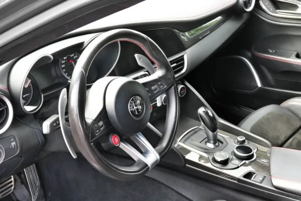 2018 Alfa Romeo Giulia 2.9 T Quadrifoglio - Image 13